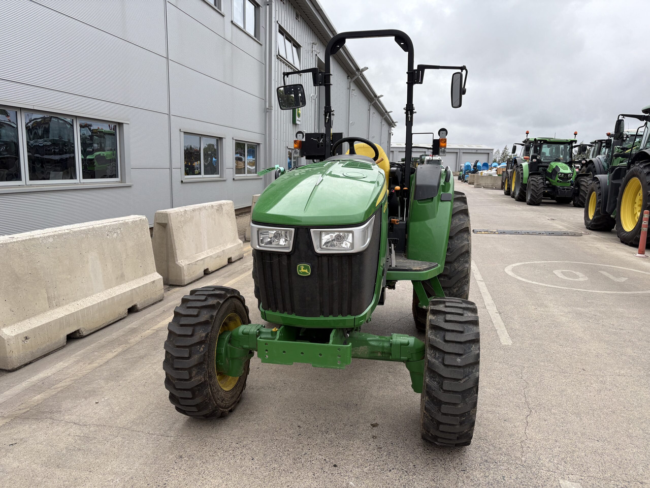 John Deere 4052M Compact Tractor - Tractor mic: Foto 2 John Deere 4052M Compact Tractor - Tractor mic: Foto 2