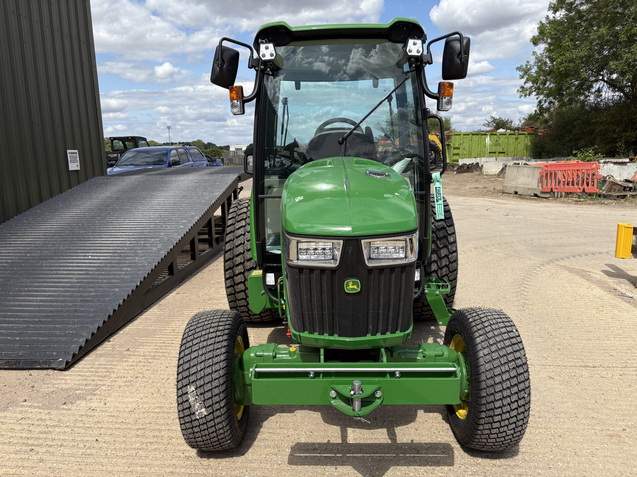 John Deere 4052R Compact Tractor - Tractor mic: Foto 2 John Deere 4052R Compact Tractor - Tractor mic: Foto 2
