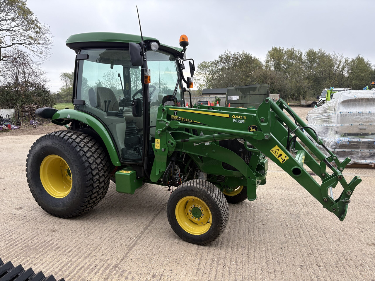 John Deere 4066 Compact Tractor with 440R loader - Tractor mic: Foto 3 John Deere 4066 Compact Tractor with 440R loader - Tractor mic: Foto 3