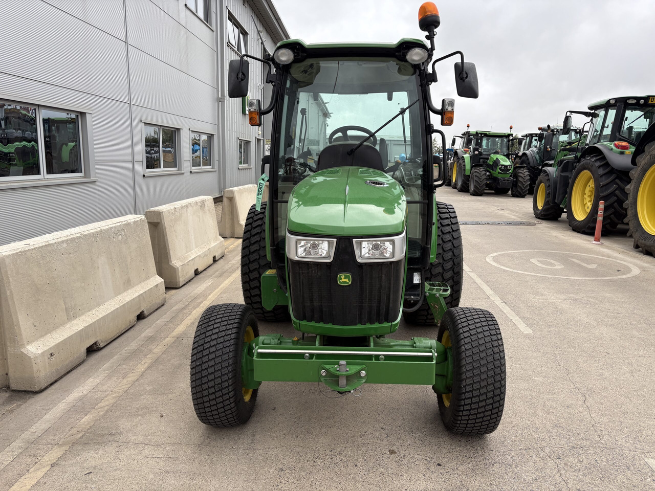 John Deere 4066R Compact Tractor - Tractor mic: Foto 2 John Deere 4066R Compact Tractor - Tractor mic: Foto 2
