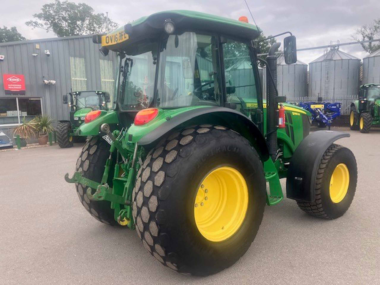 Tractor agricol John Deere 5085M: Foto 6
