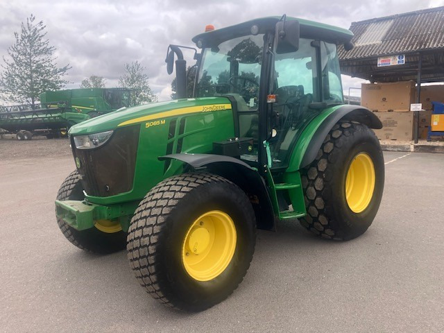 John Deere 5085M - Tractor agricol: Foto 1 John Deere 5085M - Tractor agricol: Foto 1