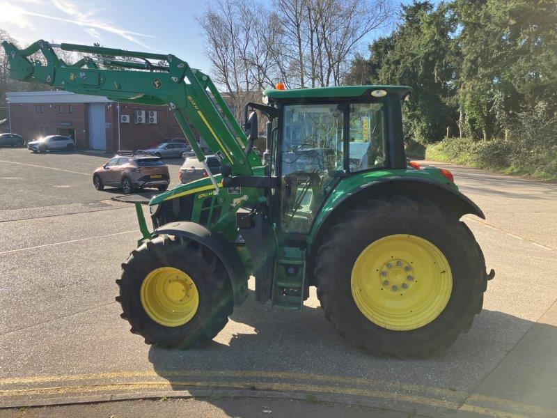 John Deere 6110M - Tractor agricol: Foto 2 John Deere 6110M - Tractor agricol: Foto 2