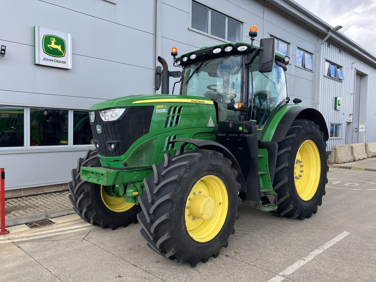 John Deere 6195R - Tractor agricol: Foto 1 John Deere 6195R - Tractor agricol: Foto 1