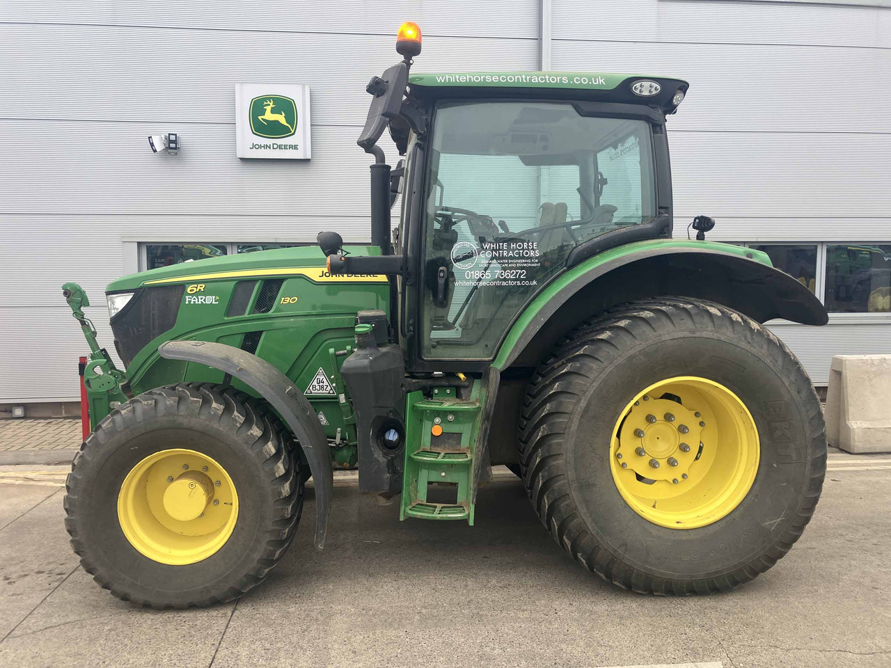 John Deere 6R 130 - Tractor agricol: Foto 2 John Deere 6R 130 - Tractor agricol: Foto 2