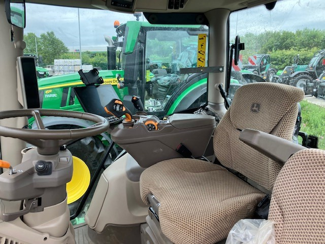 John Deere 6R 155 - Tractor agricol: Foto 4 John Deere 6R 155 - Tractor agricol: Foto 4
