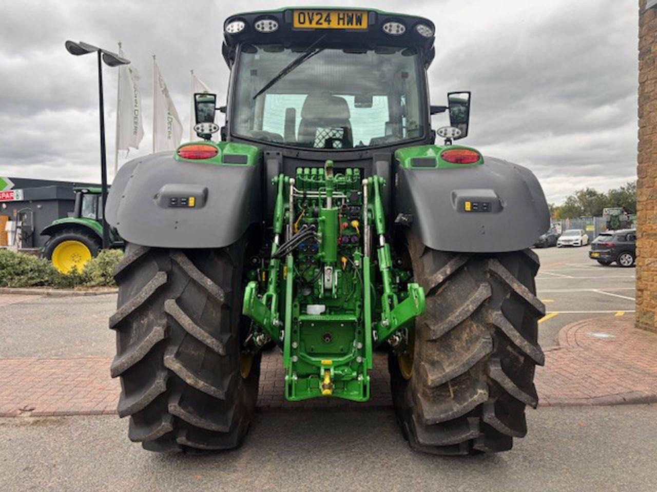 John Deere 6R 215 - Tractor agricol: Foto 4 John Deere 6R 215 - Tractor agricol: Foto 4