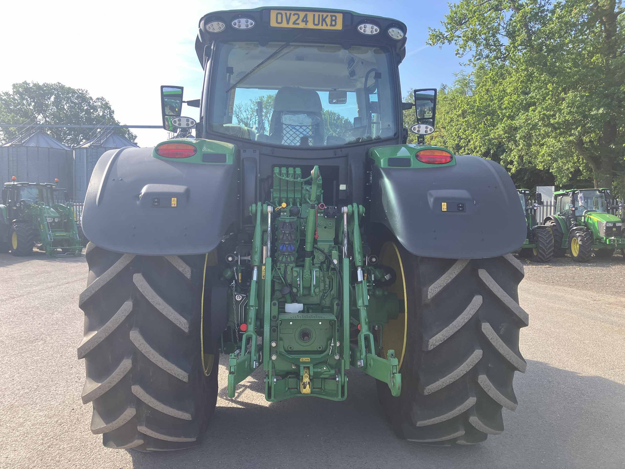 John Deere 6R 215 - Tractor agricol: Foto 4 John Deere 6R 215 - Tractor agricol: Foto 4