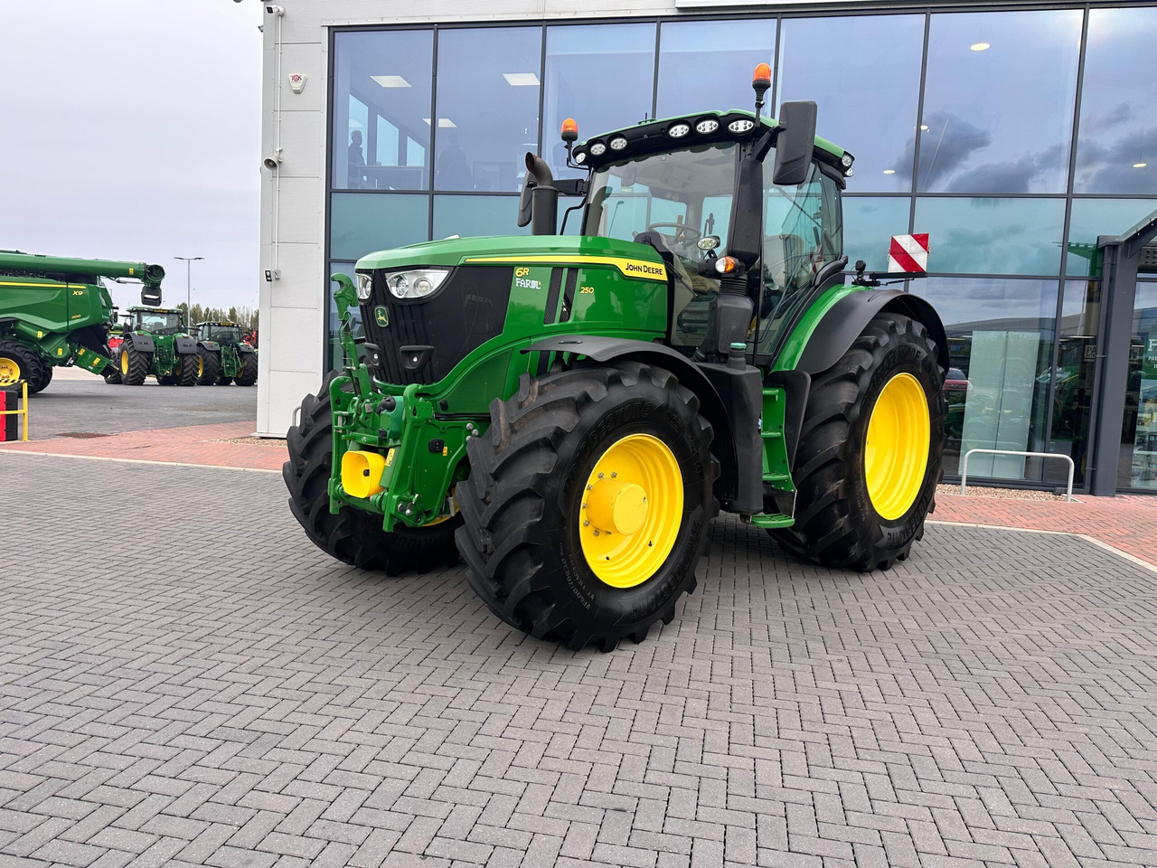 John Deere 6R 250 - Tractor agricol: Foto 1 John Deere 6R 250 - Tractor agricol: Foto 1
