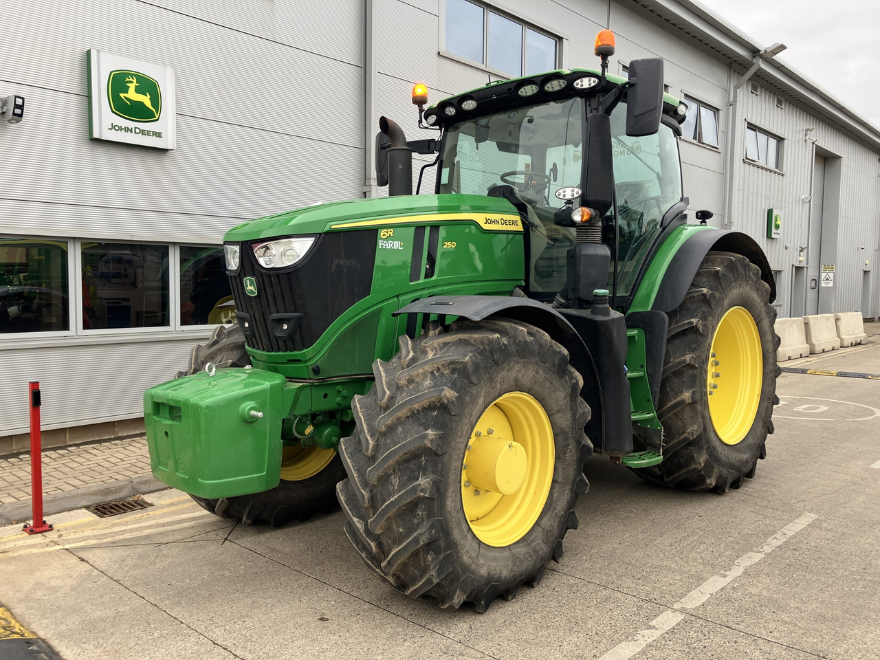 John Deere 6R 250 - Tractor agricol: Foto 1 John Deere 6R 250 - Tractor agricol: Foto 1