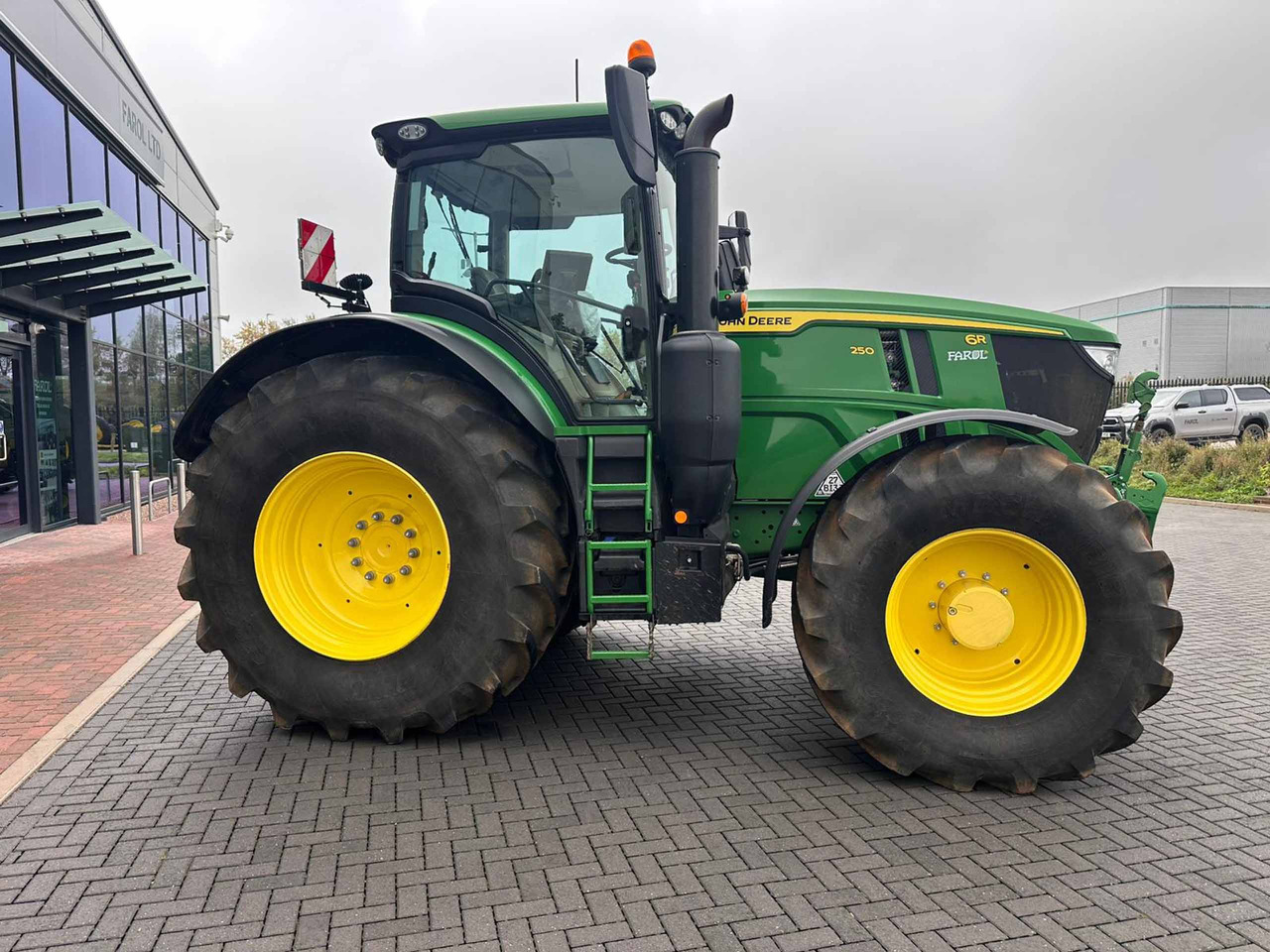 John Deere 6R 250 - Tractor agricol: Foto 2 John Deere 6R 250 - Tractor agricol: Foto 2