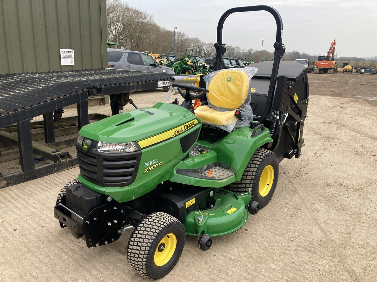 Maşină de tuns iarba nou John Deere X950R ride on cut and collect mower: Foto 1