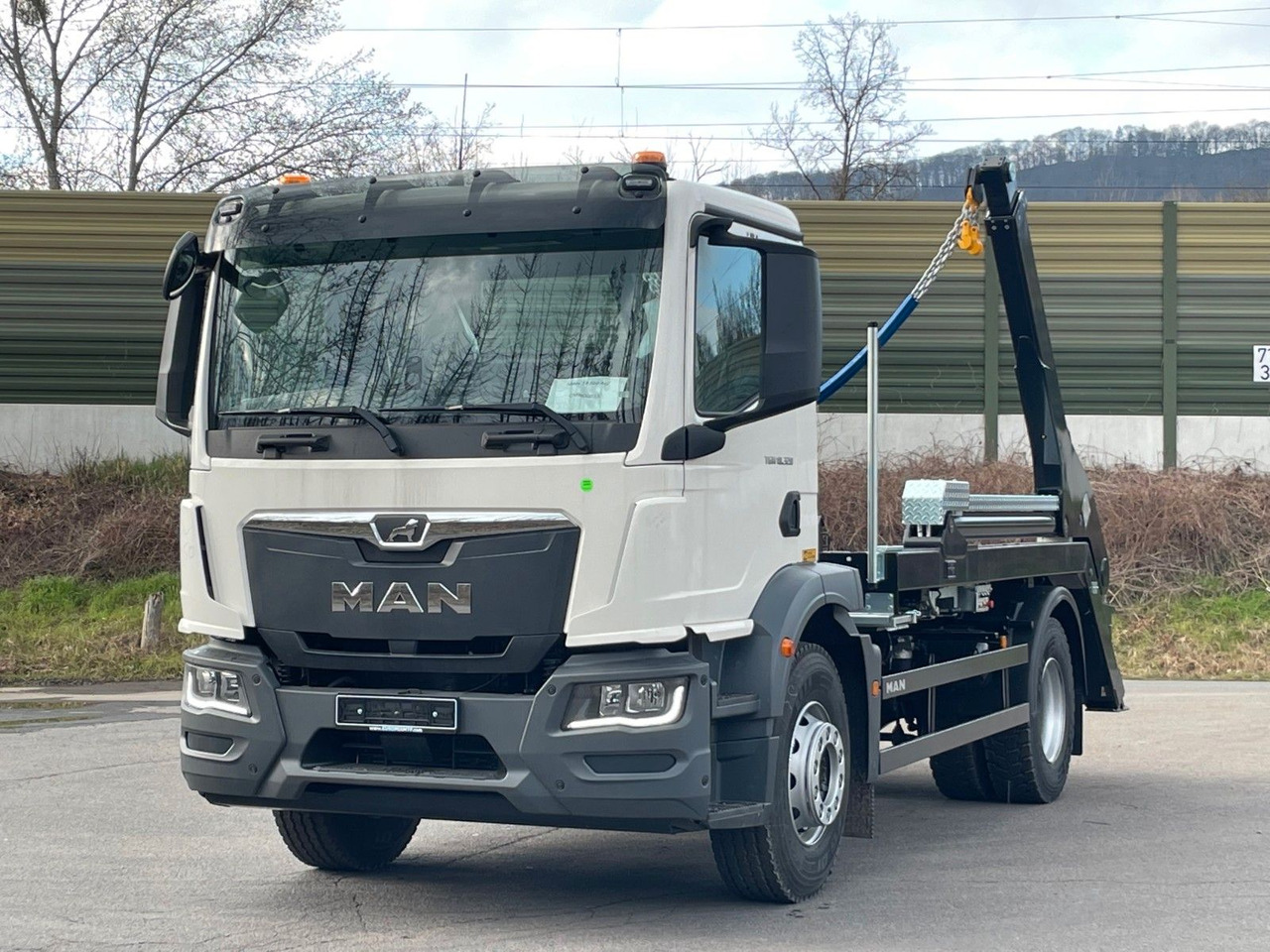 MAN TGM 18.320 4x2 Euro 6e Hyva Absetzkipper - Camion basculantă, Camion cu macara: Foto 2 MAN TGM 18.320 4x2 Euro 6e Hyva Absetzkipper - Camion basculantă, Camion cu macara: Foto 2