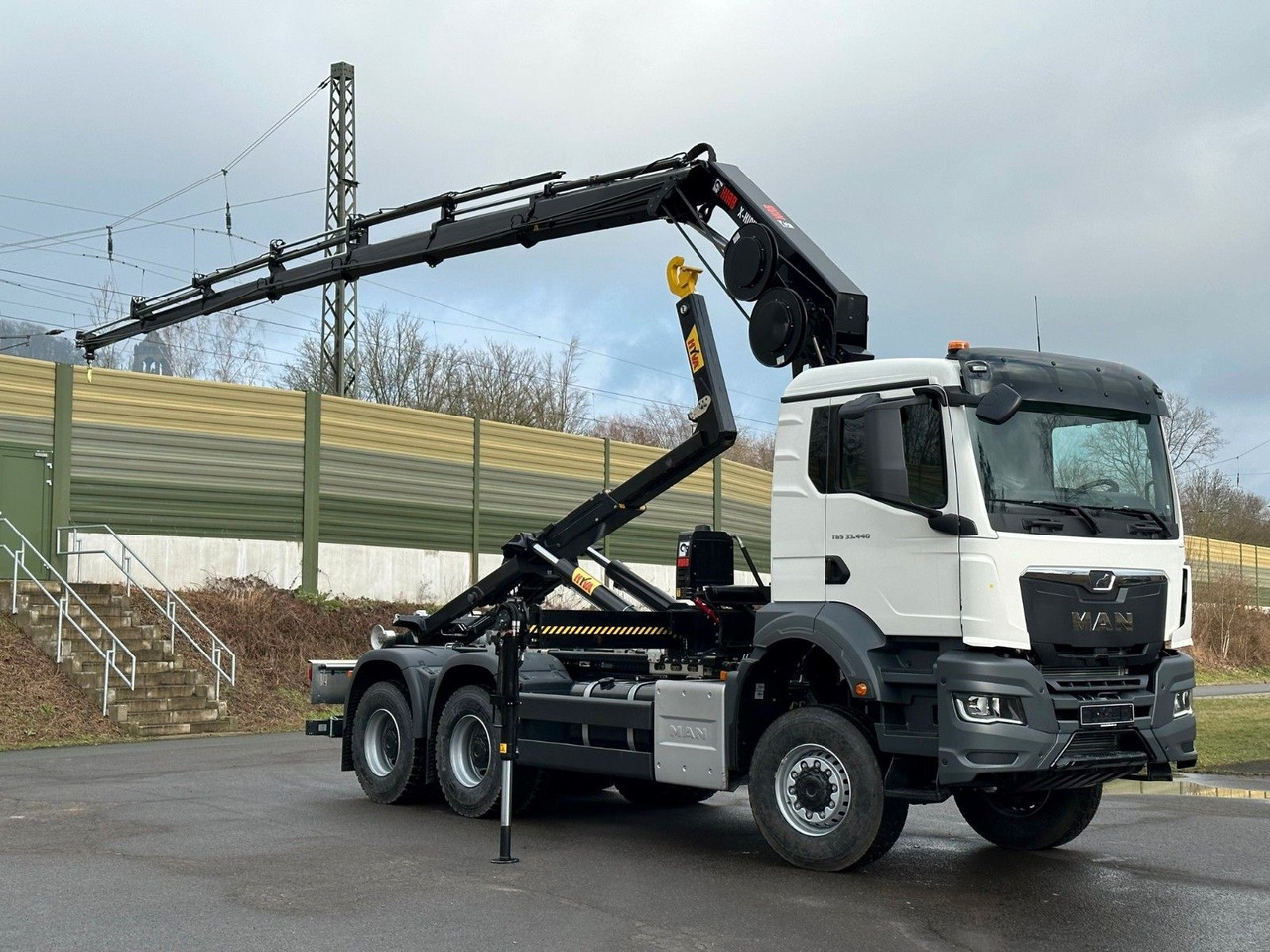 MAN TGS 33.440 6x6 BB Abrollkipper+Kran Hiab 228-6 - Camion cu cârlig, Camion cu macara: Foto 1 MAN TGS 33.440 6x6 BB Abrollkipper+Kran Hiab 228-6 - Camion cu cârlig, Camion cu macara: Foto 1