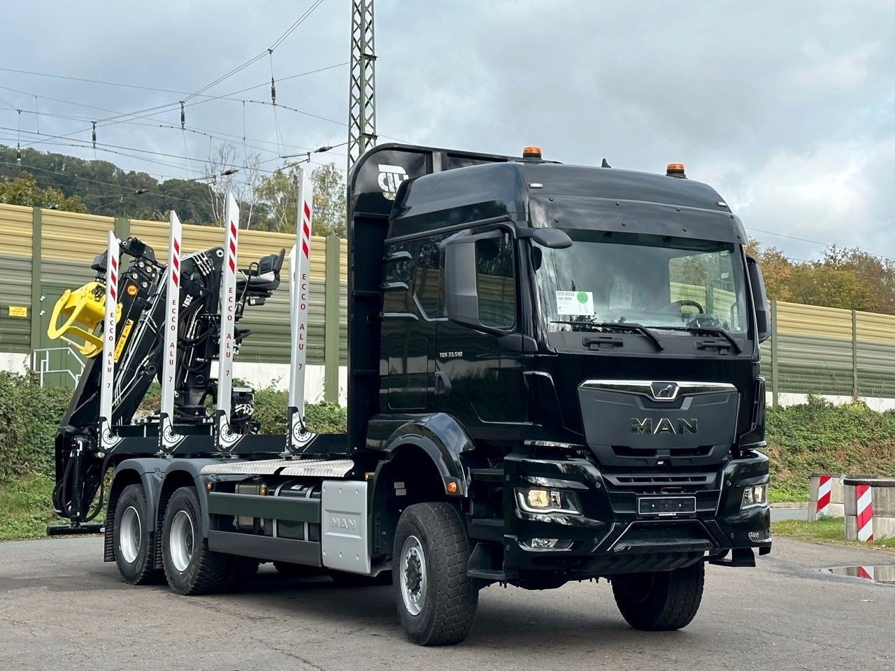 MAN TGS 33.520 6X6 Euro6e LogLift 165 Z - Camion forestier, Camion cu macara: Foto 1 MAN TGS 33.520 6X6 Euro6e LogLift 165 Z - Camion forestier, Camion cu macara: Foto 1