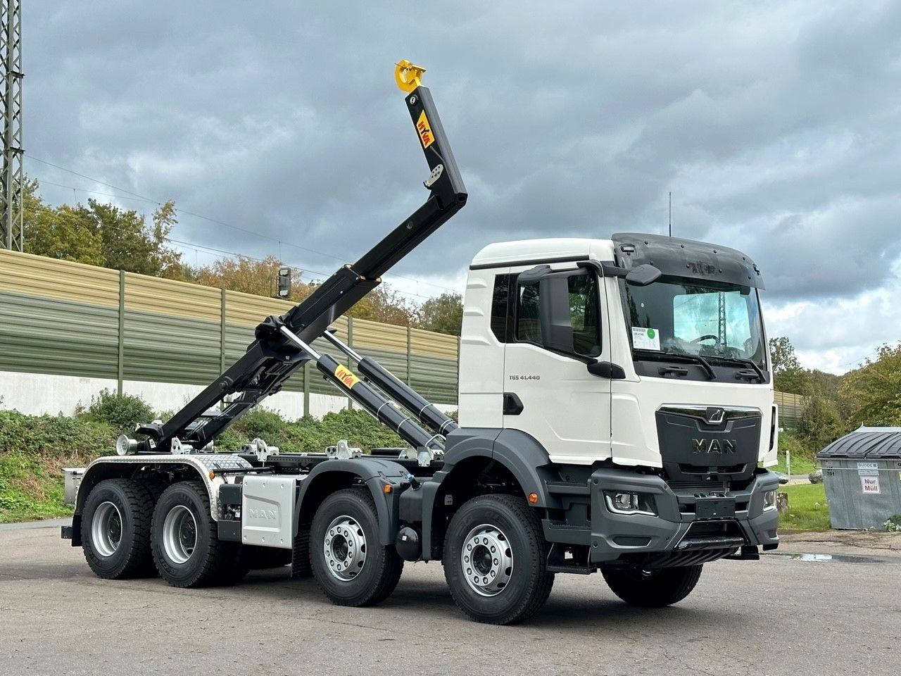MAN TGS 41.440 8x4 Euro6e Hyva 26-55 Abrollkipper - Camion cu cârlig: Foto 1 MAN TGS 41.440 8x4 Euro6e Hyva 26-55 Abrollkipper - Camion cu cârlig: Foto 1