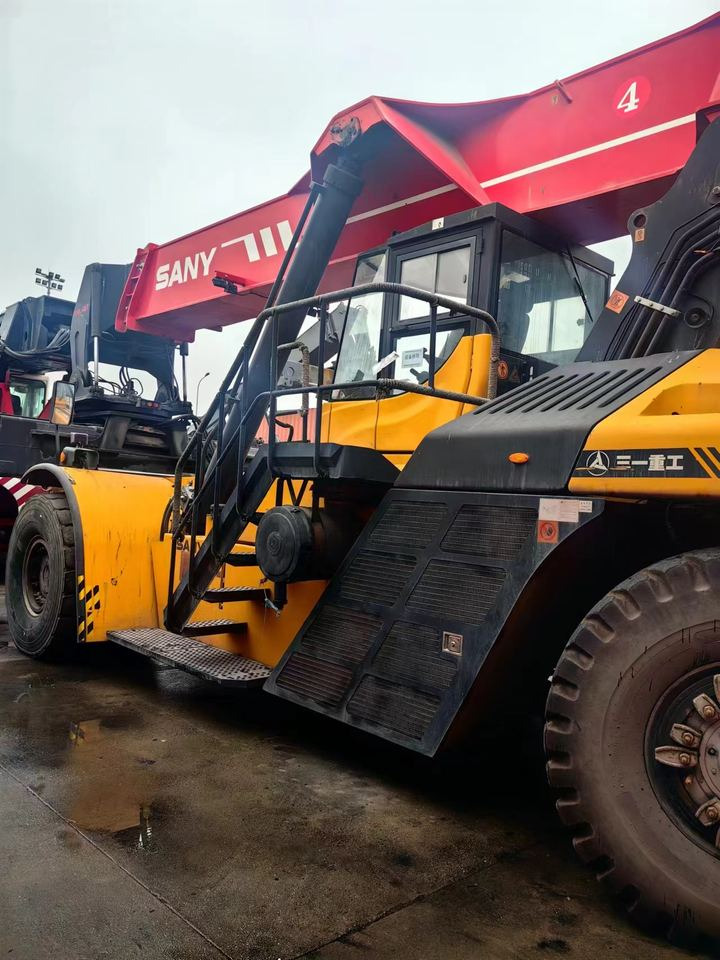 Good Condition USED Crane SRSC45C23 45 Ton Frontal Crane Container Crane - Reach stacker: Foto 3 Good Condition USED Crane SRSC45C23 45 Ton Frontal Crane Container Crane - Reach stacker: Foto 3