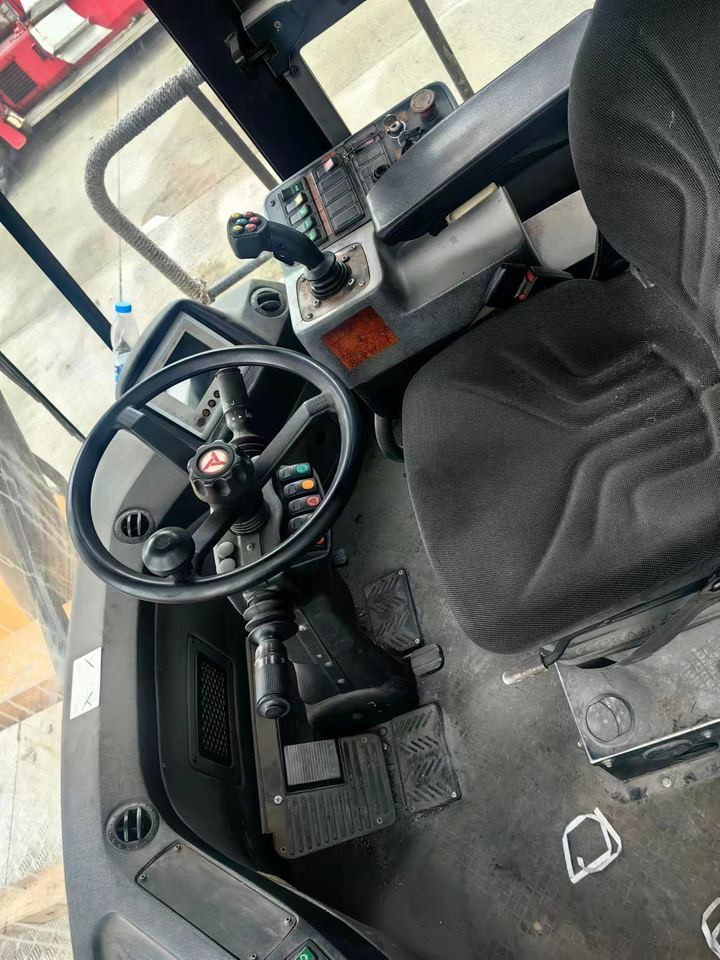 Good Condition USED Crane SRSC45C23 45 Ton Frontal Crane Container Crane - Reach stacker: Foto 4 Good Condition USED Crane SRSC45C23 45 Ton Frontal Crane Container Crane - Reach stacker: Foto 4