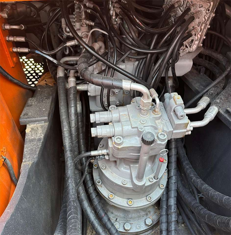 HITACHI ZX200-3 - Excavator pe şenile: Foto 2 HITACHI ZX200-3 - Excavator pe şenile: Foto 2