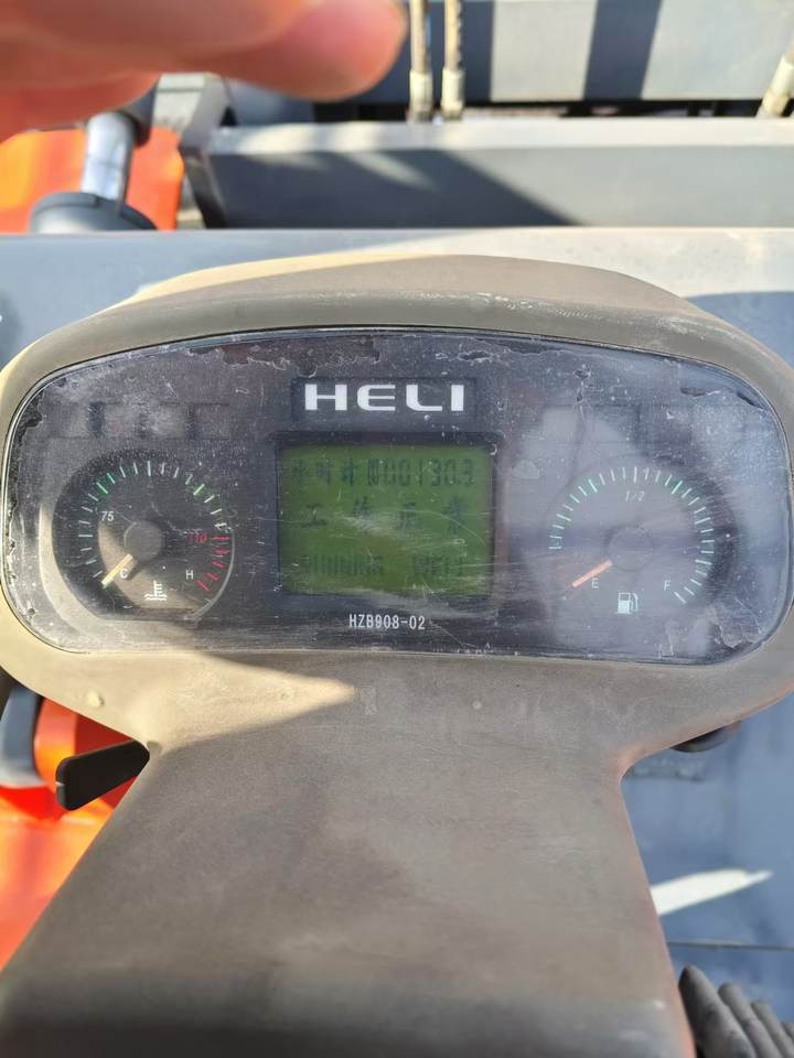 Used Heli 7-Ton Forklift with 4.5m Mast Height - Motostivuitor: Foto 5 Used Heli 7-Ton Forklift with 4.5m Mast Height - Motostivuitor: Foto 5