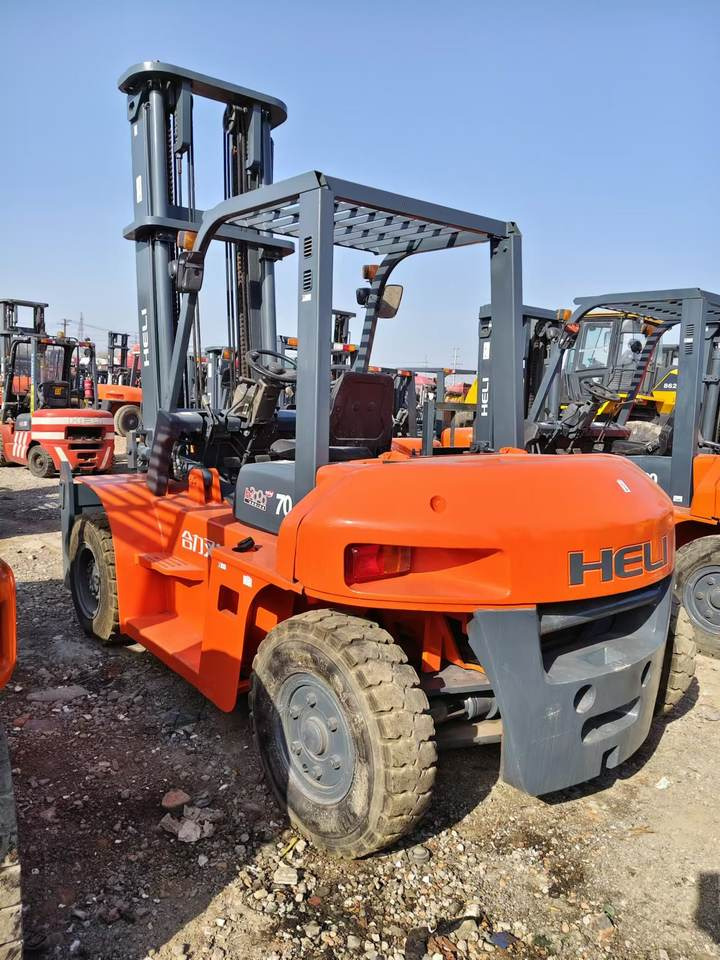 Used Heli 7-Ton Forklift with 4.5m Mast Height - Motostivuitor: Foto 4 Used Heli 7-Ton Forklift with 4.5m Mast Height - Motostivuitor: Foto 4