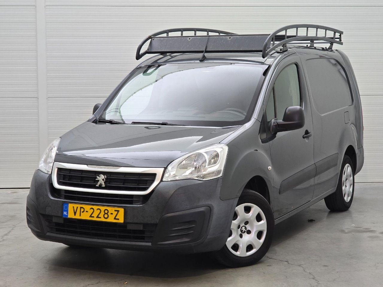 Peugeot Partner 122 1.6 HDi 90 L2 Première | 2015 | 169.353 km | VP228Z | NAP: Logisch - Alte utilaje: Foto 1 Peugeot Partner 122 1.6 HDi 90 L2 Première | 2015 | 169.353 km | VP228Z | NAP: Logisch - Alte utilaje: Foto 1
