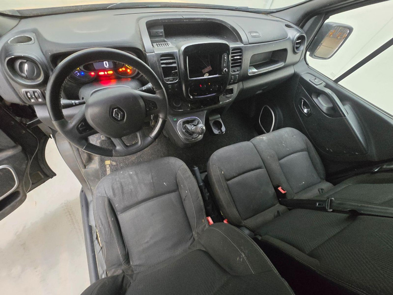 Renault Trafic 1.6 dCi T29 L2H2 Comfort Energy | 2015 | 305.750 km | VR261T | NAP: Logisch - Alte utilaje: Foto 5 Renault Trafic 1.6 dCi T29 L2H2 Comfort Energy | 2015 | 305.750 km | VR261T | NAP: Logisch - Alte utilaje: Foto 5