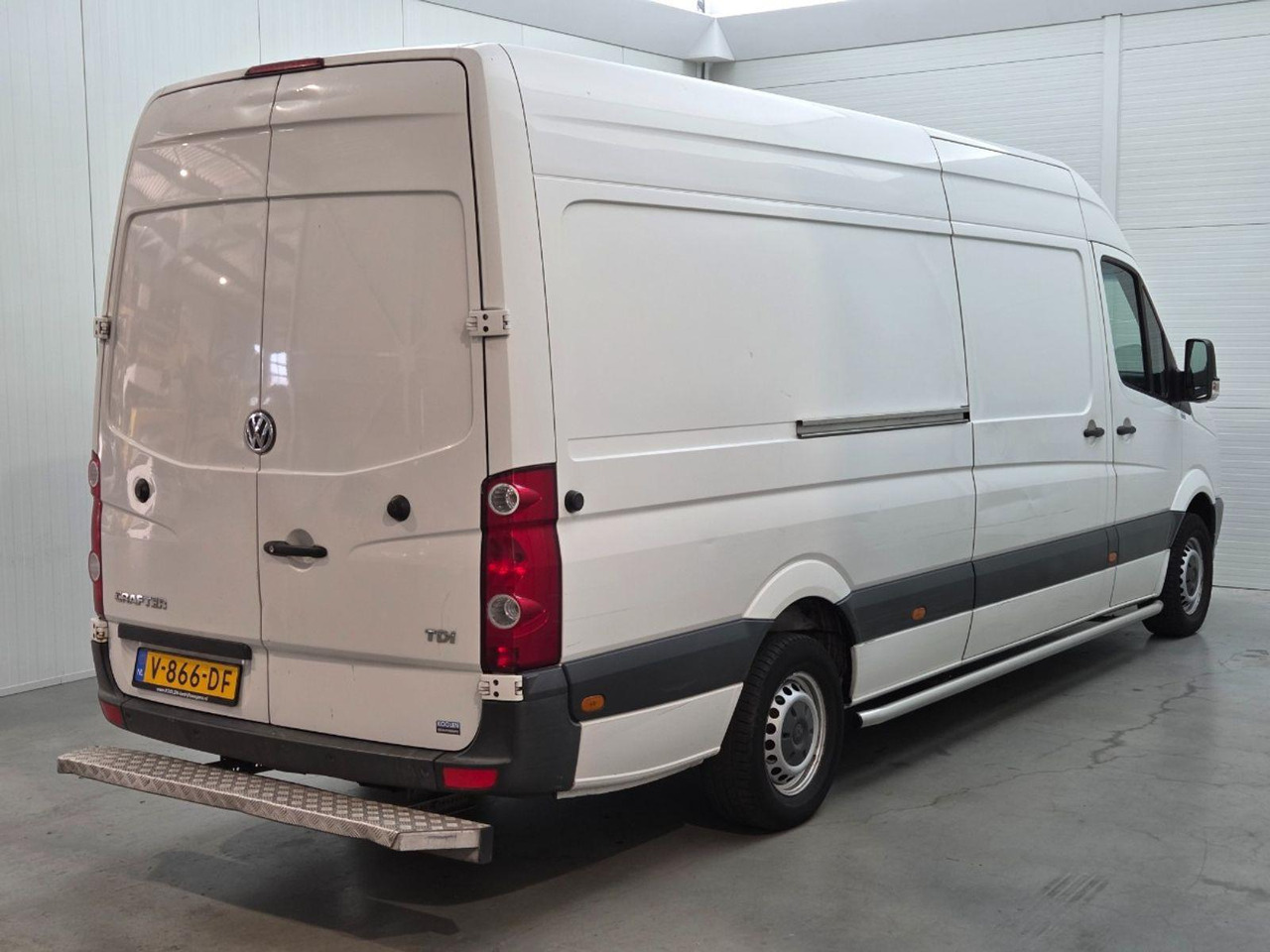 Volkswagen Crafter 32 2.0 TDI L3H2 | 2017 | 240.360 km | V866DF | NAP: Logisch - Alte utilaje: Foto 4 Volkswagen Crafter 32 2.0 TDI L3H2 | 2017 | 240.360 km | V866DF | NAP: Logisch - Alte utilaje: Foto 4