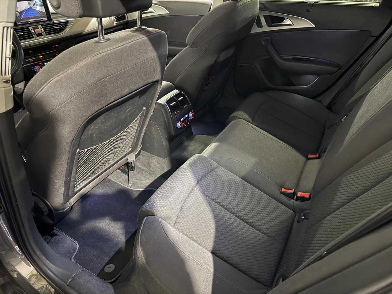 Audi | A6 Avant | 1.8 TFSI ultra Premium Edition | 2016 | 240.412 km | Automaat | L563VD | Geen oordeel - Automobil: Foto 2 Audi | A6 Avant | 1.8 TFSI ultra Premium Edition | 2016 | 240.412 km | Automaat | L563VD | Geen oordeel - Automobil: Foto 2