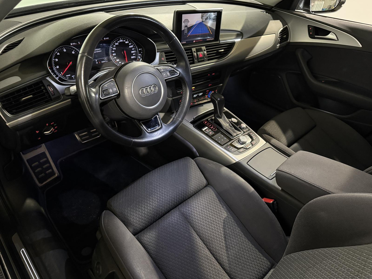 Audi | A6 Avant | 1.8 TFSI ultra Premium Edition | 2016 | 240.412 km | Automaat | L563VD | Geen oordeel - Automobil: Foto 4 Audi | A6 Avant | 1.8 TFSI ultra Premium Edition | 2016 | 240.412 km | Automaat | L563VD | Geen oordeel - Automobil: Foto 4