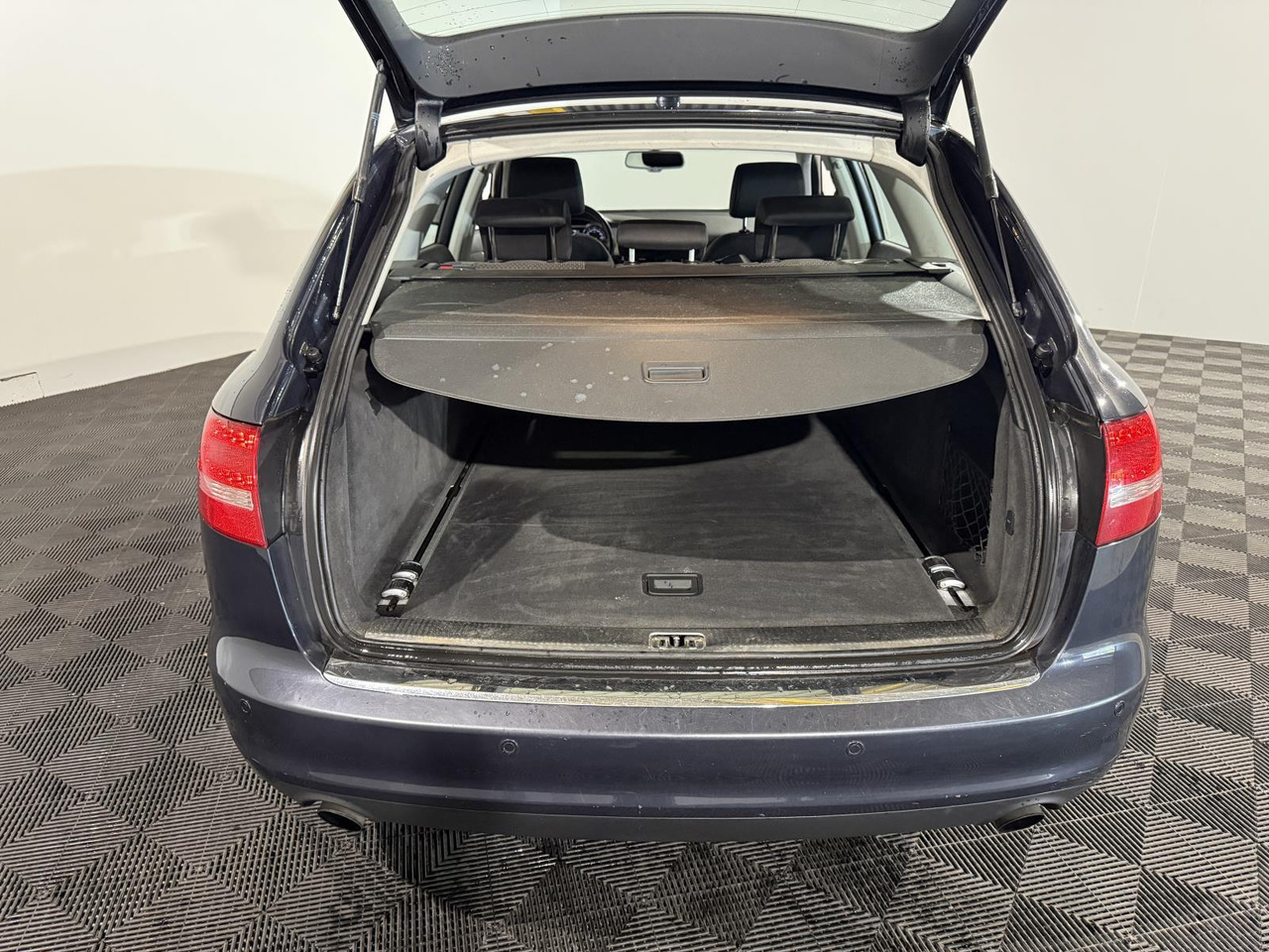 Audi | A6 Avant | 2.0 TFSI Business Edition | 2010 | 250.455 km | 91NGZ8 | Logisch - Automobil: Foto 3 Audi | A6 Avant | 2.0 TFSI Business Edition | 2010 | 250.455 km | 91NGZ8 | Logisch - Automobil: Foto 3