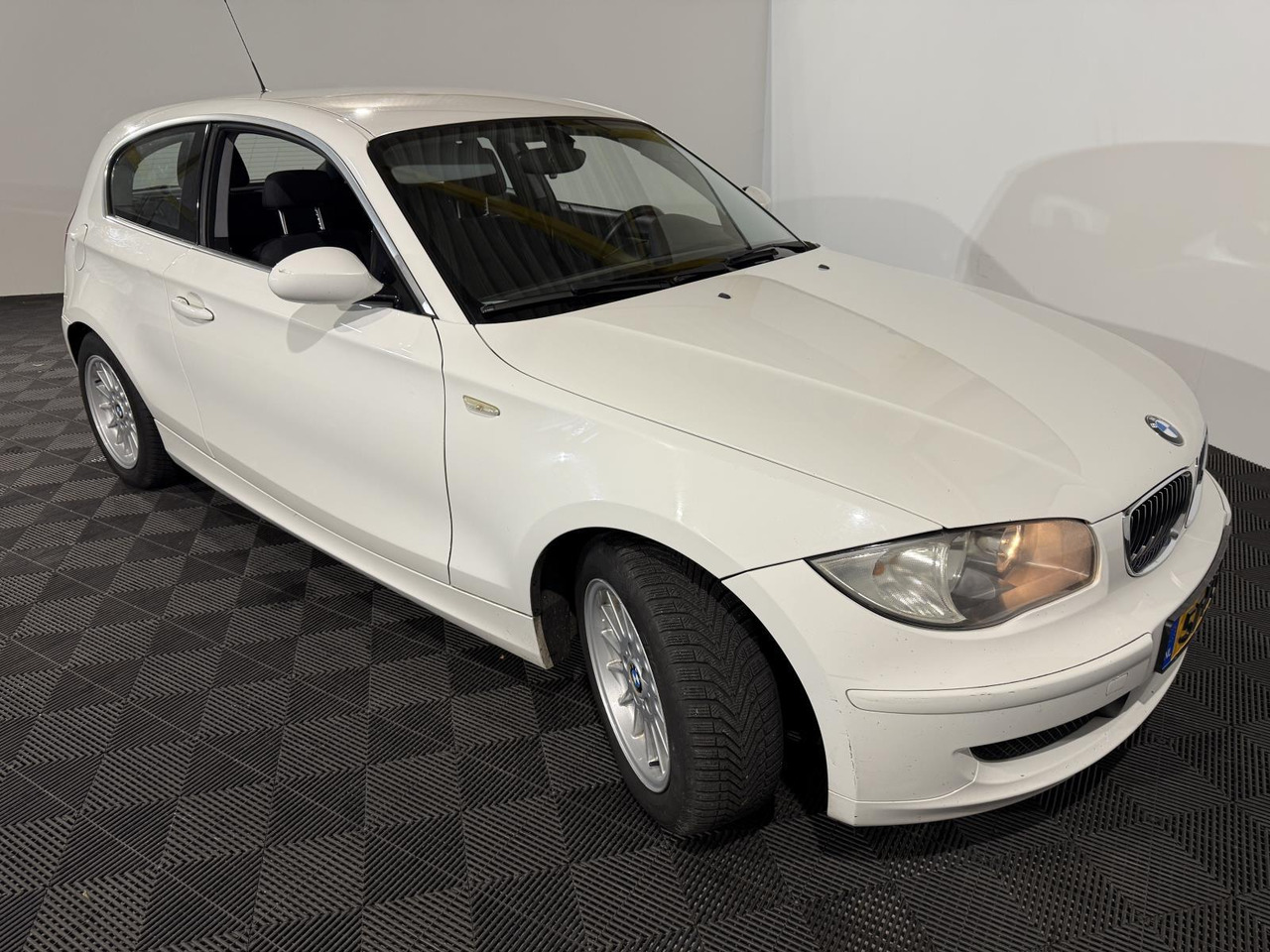 BMW | 1-serie | 116i Introduction | 2007 | 332.014 km | 57XXLG | Logisch - Hatchback: Foto 3 BMW | 1-serie | 116i Introduction | 2007 | 332.014 km | 57XXLG | Logisch - Hatchback: Foto 3