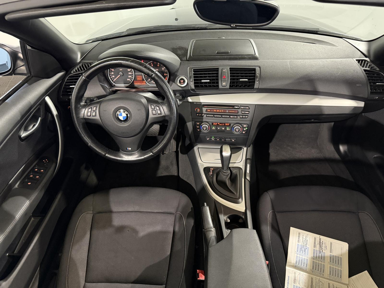 BMW | 1-serie Cabrio | 118i High Executive | 2009 | 114.310 km | 43HZT4 | Logisch - Automobil: Foto 2 BMW | 1-serie Cabrio | 118i High Executive | 2009 | 114.310 km | 43HZT4 | Logisch - Automobil: Foto 2
