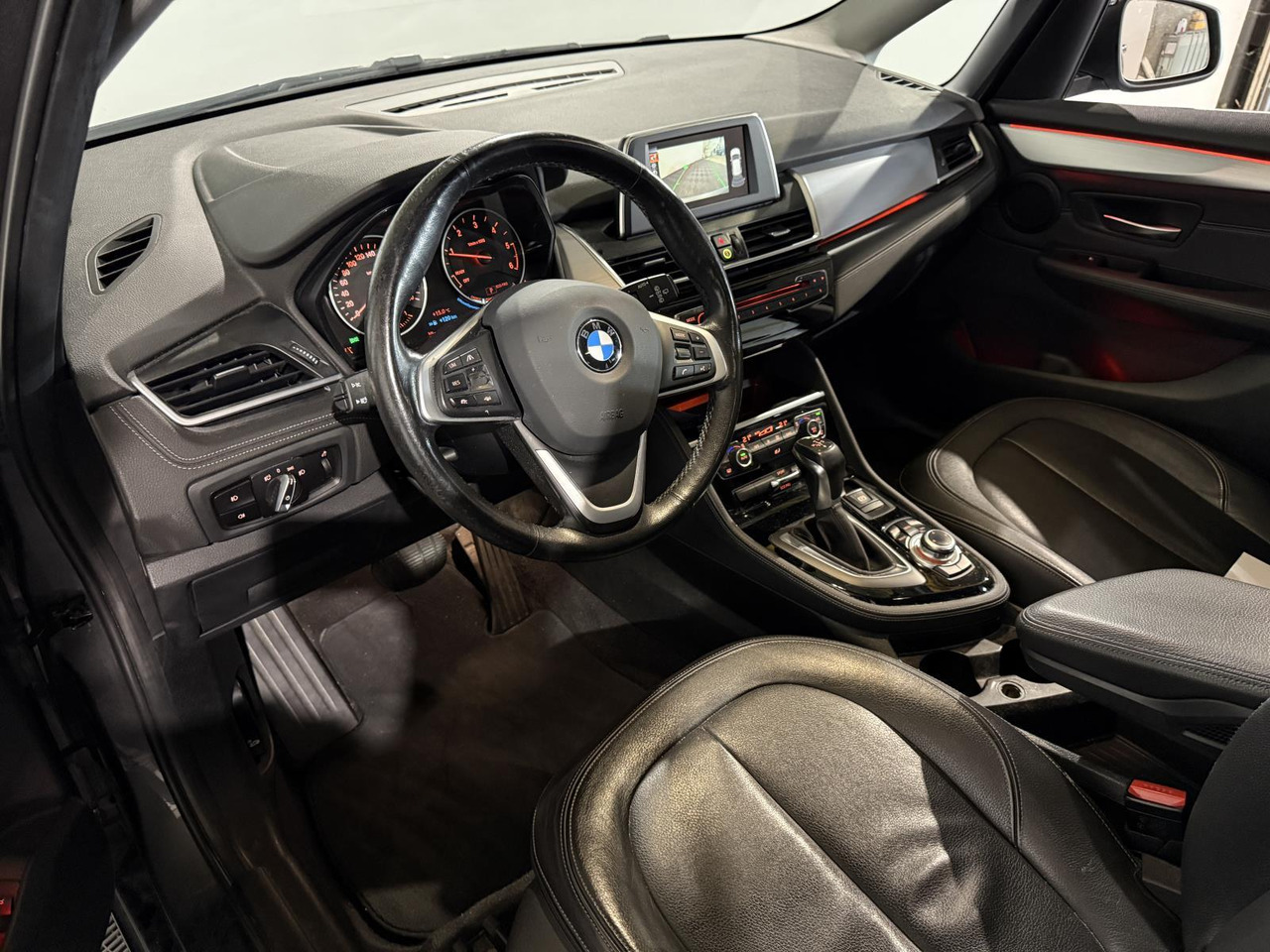 BMW | 2-serie Active Tourer | 218d Corporate Lease Luxury | 2015 | 223.959 km | HG351B | Logisch - Automobil: Foto 2 BMW | 2-serie Active Tourer | 218d Corporate Lease Luxury | 2015 | 223.959 km | HG351B | Logisch - Automobil: Foto 2