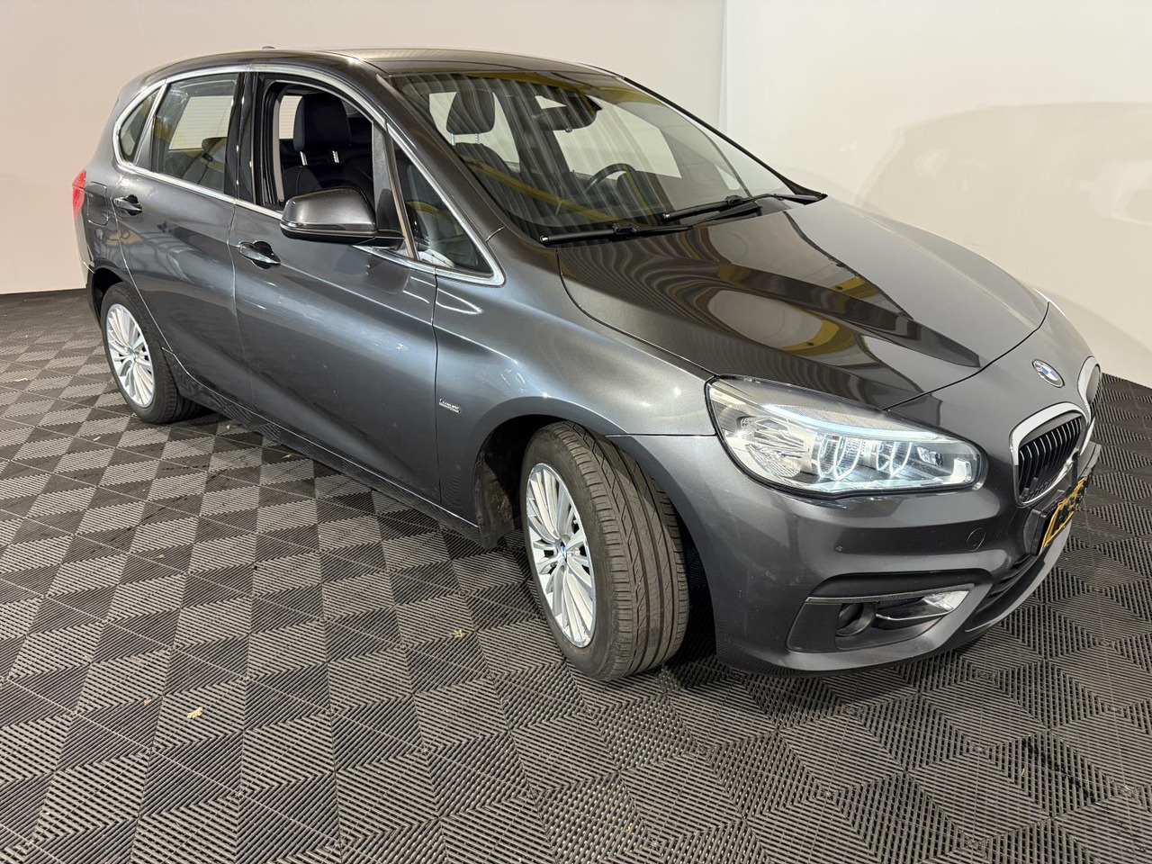 BMW | 2-serie Active Tourer | 218d Corporate Lease Luxury | 2015 | 223.959 km | HG351B | Logisch - Automobil: Foto 3 BMW | 2-serie Active Tourer | 218d Corporate Lease Luxury | 2015 | 223.959 km | HG351B | Logisch - Automobil: Foto 3