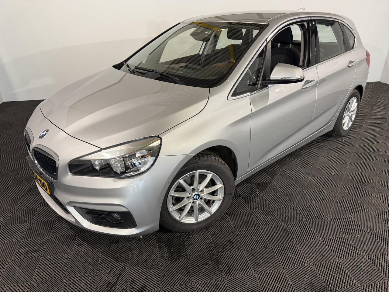 BMW 2-serie Active Tourer 218i Executive | 2015 | 198.295 km | 2-ZGX-00 - Automobil: Foto 1 BMW 2-serie Active Tourer 218i Executive | 2015 | 198.295 km | 2-ZGX-00 - Automobil: Foto 1