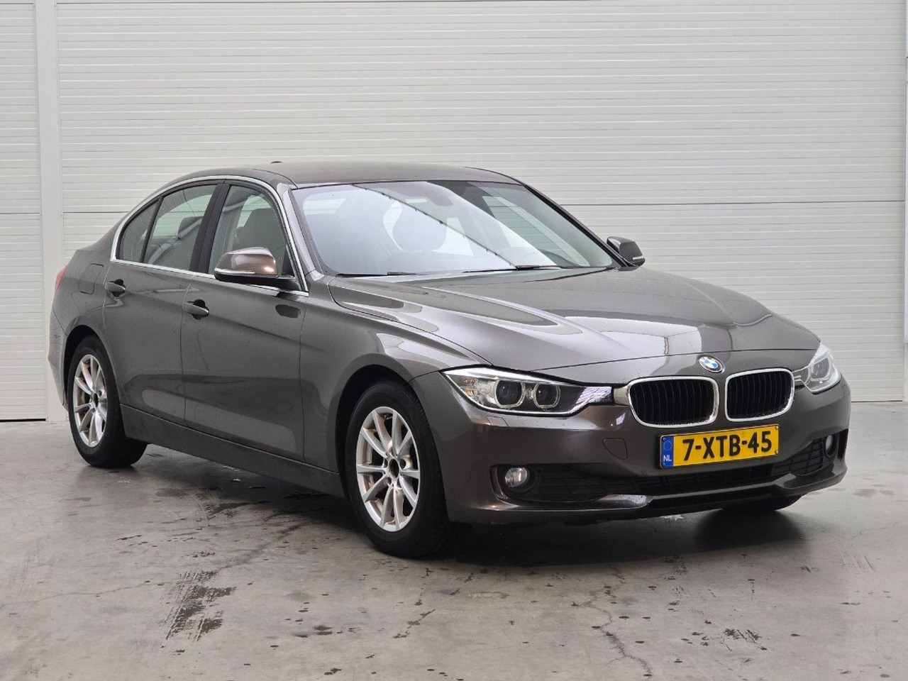 BMW 3-serie 320d EfficientDynamics Edition High Executive | 2014 | 300.611 km | Automaat | 7XTB45 | NAP: Logisch - Berlină/ Sedan: Foto 2 BMW 3-serie 320d EfficientDynamics Edition High Executive | 2014 | 300.611 km | Automaat | 7XTB45 | NAP: Logisch - Berlină/ Sedan: Foto 2