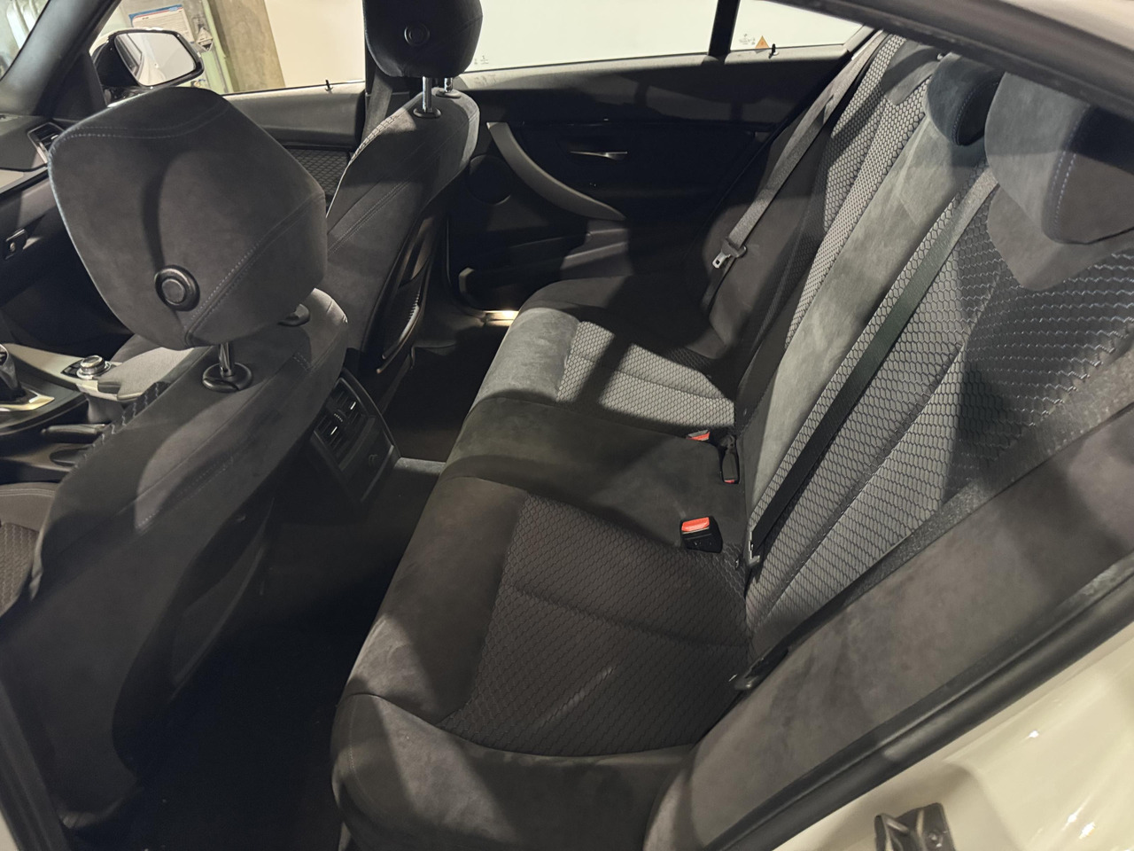BMW 3-serie 320i Centennial Executive M-Pakket | 2016 | 290.809 km | JP-910-N - Berlină/ Sedan: Foto 4 BMW 3-serie 320i Centennial Executive M-Pakket | 2016 | 290.809 km | JP-910-N - Berlină/ Sedan: Foto 4