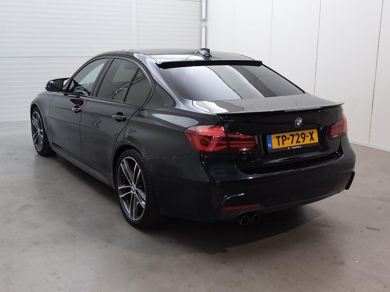 BMW 3-serie 330i Edition M Sport Shadow High Executive | 2018 | 184.569 km | Automaat | TP729X | NAP: Logisch - Berlină/ Sedan: Foto 3 BMW 3-serie 330i Edition M Sport Shadow High Executive | 2018 | 184.569 km | Automaat | TP729X | NAP: Logisch - Berlină/ Sedan: Foto 3