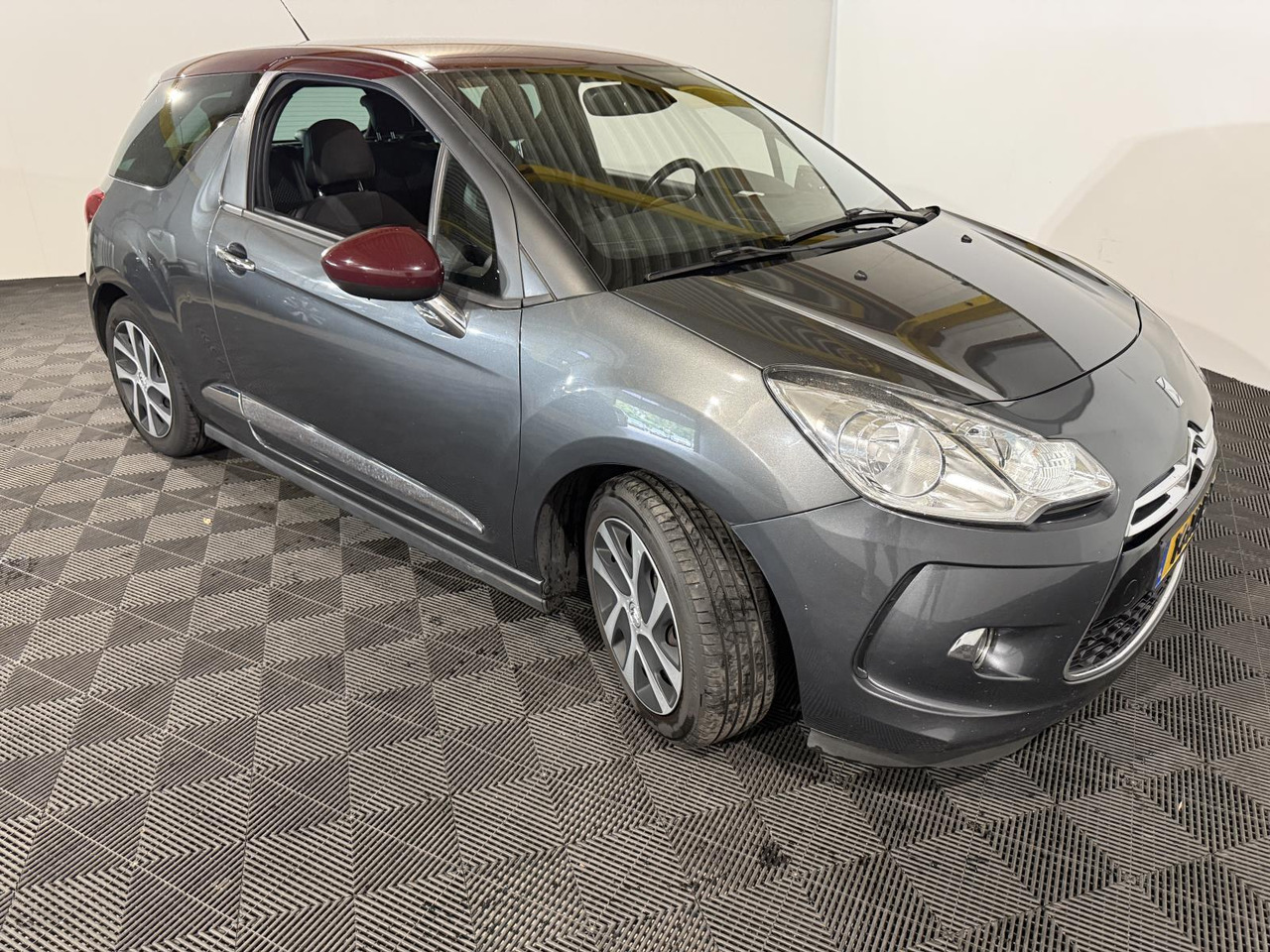 Citroen DS3 1.6 e-HDi So Chic | 2012 | 277.448 km | 14-XLR-7 - Hatchback: Foto 3 Citroen DS3 1.6 e-HDi So Chic | 2012 | 277.448 km | 14-XLR-7 - Hatchback: Foto 3