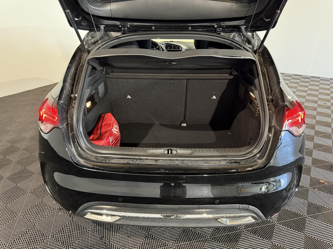 DS 4 1.2 PureTech Business | 2016 | 154.325 km | JN-710-B - Hatchback: Foto 2 DS 4 1.2 PureTech Business | 2016 | 154.325 km | JN-710-B - Hatchback: Foto 2