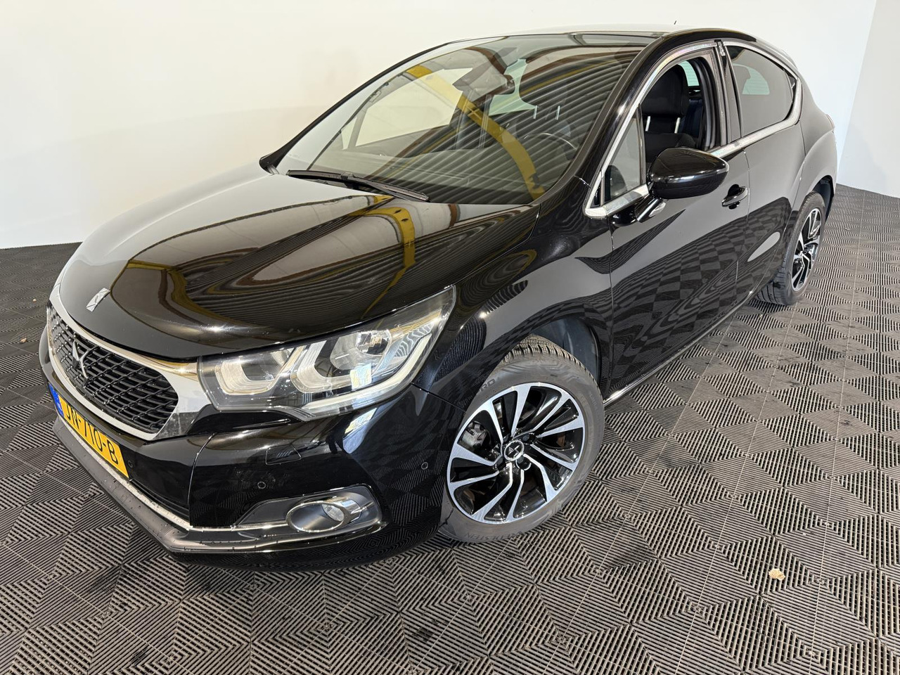 DS 4 1.2 PureTech Business | 2016 | 154.325 km | JN-710-B - Hatchback: Foto 1 DS 4 1.2 PureTech Business | 2016 | 154.325 km | JN-710-B - Hatchback: Foto 1