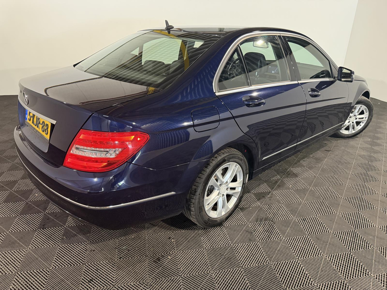 Mercedes-Benz C-klasse 220 CDI BlueEFFICIENCY Edition Avantgarde | 2013 | 348.866 km | 5-KJR-88 - Berlină/ Sedan: Foto 3 Mercedes-Benz C-klasse 220 CDI BlueEFFICIENCY Edition Avantgarde | 2013 | 348.866 km | 5-KJR-88 - Berlină/ Sedan: Foto 3
