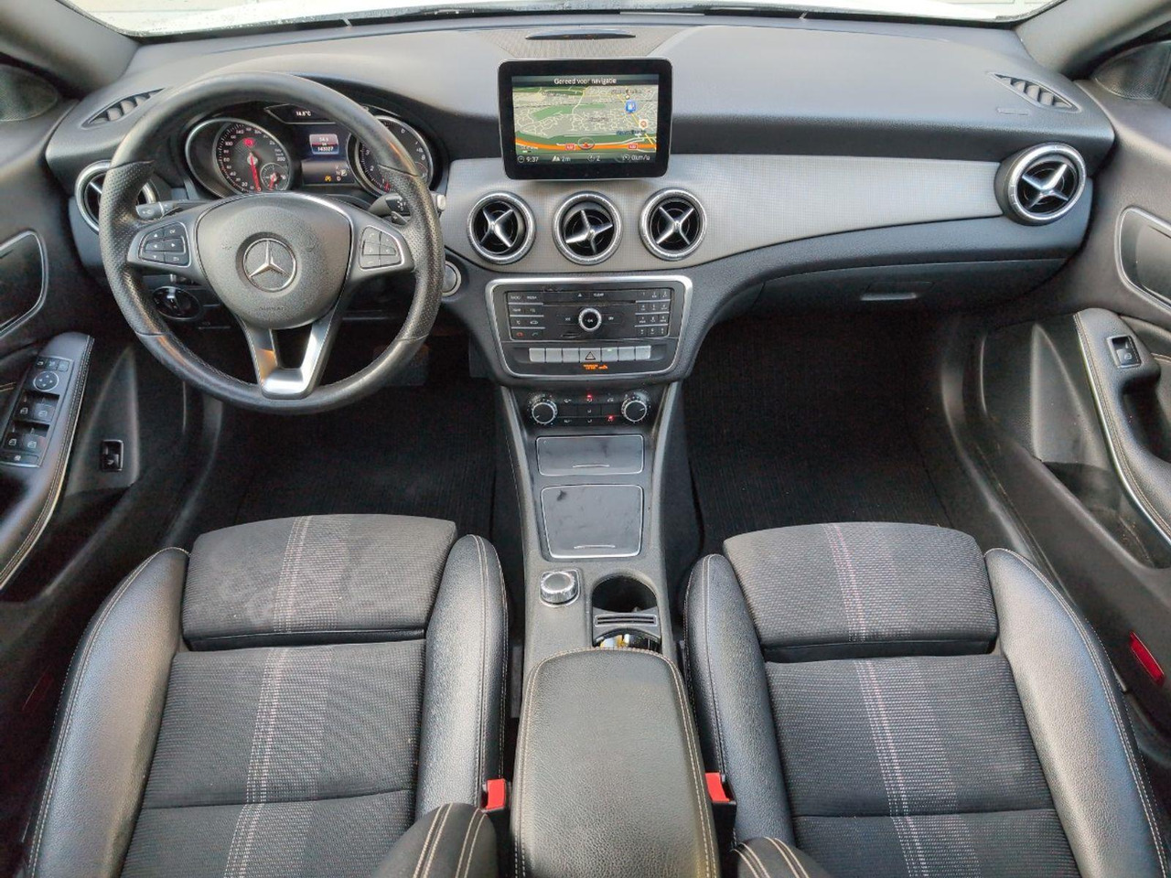 Mercedes-Benz CLA-klasse 180 Prestige | 2018 | 143.327 km | Automaat | T273NT | NAP: Geen oordeel - Berlină/ Sedan: Foto 5 Mercedes-Benz CLA-klasse 180 Prestige | 2018 | 143.327 km | Automaat | T273NT | NAP: Geen oordeel - Berlină/ Sedan: Foto 5