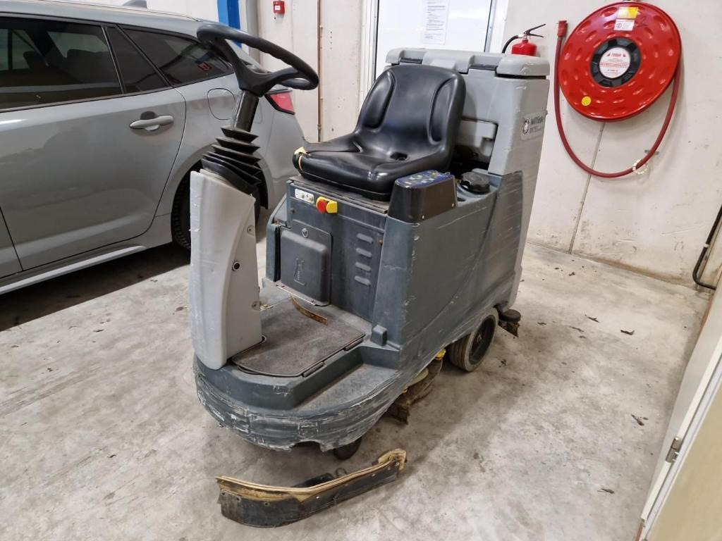 Nilfisk BR 755 Ecoflex Zit-Schrobmachine – 2015 - Echipament curățenie: Foto 1 Nilfisk BR 755 Ecoflex Zit-Schrobmachine – 2015 - Echipament curățenie: Foto 1