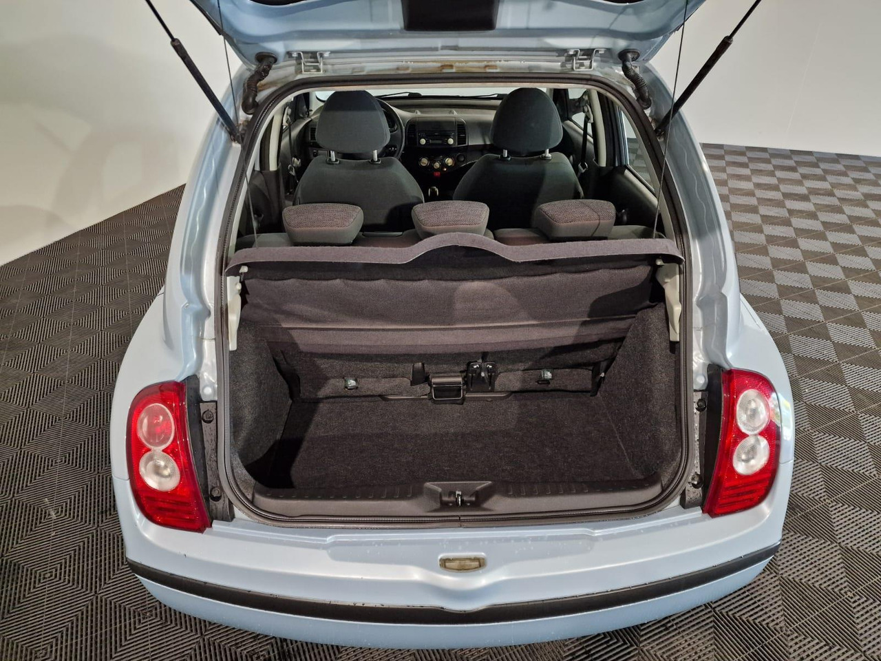 Nissan Micra 1.2 Visia KF-313-G - Automobil: Foto 3 Nissan Micra 1.2 Visia KF-313-G - Automobil: Foto 3