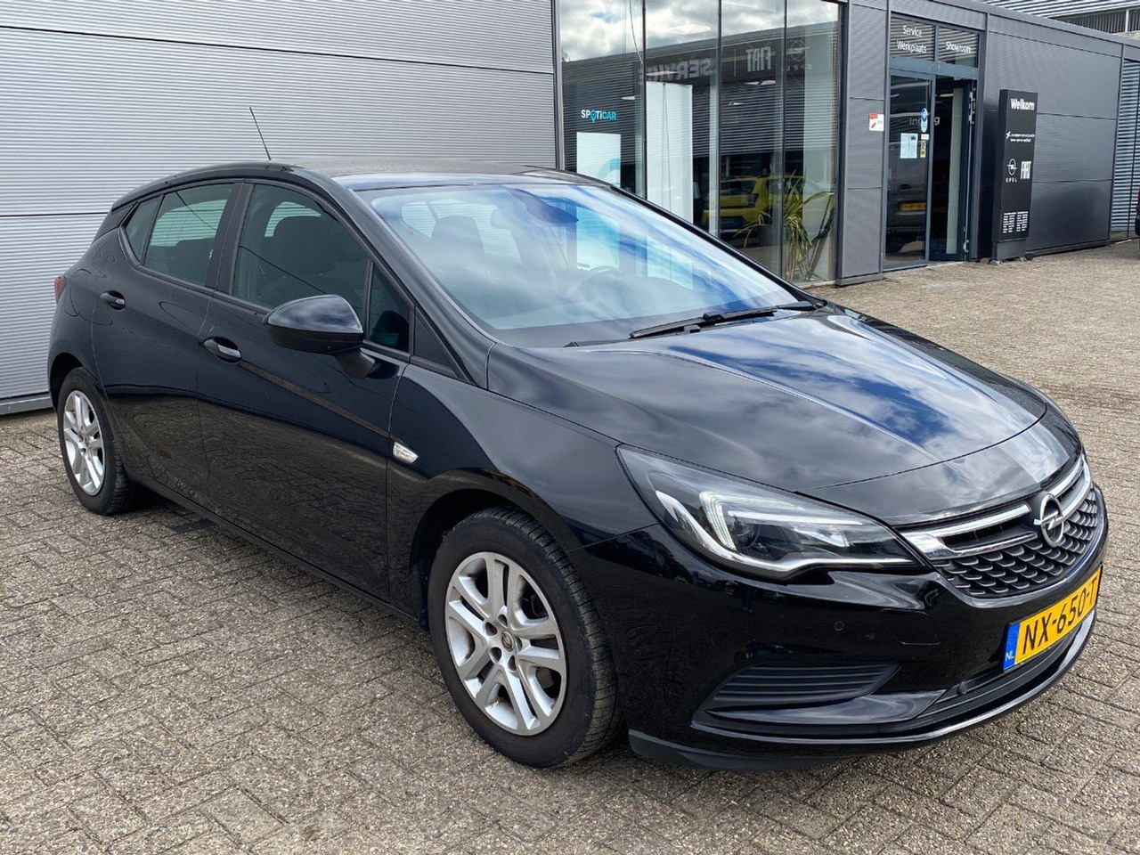 Opel Astra 1.0 Online Edition | 2017 | 112.576 km | NX650T | NAP: Logisch - Hatchback: Foto 2 Opel Astra 1.0 Online Edition | 2017 | 112.576 km | NX650T | NAP: Logisch - Hatchback: Foto 2
