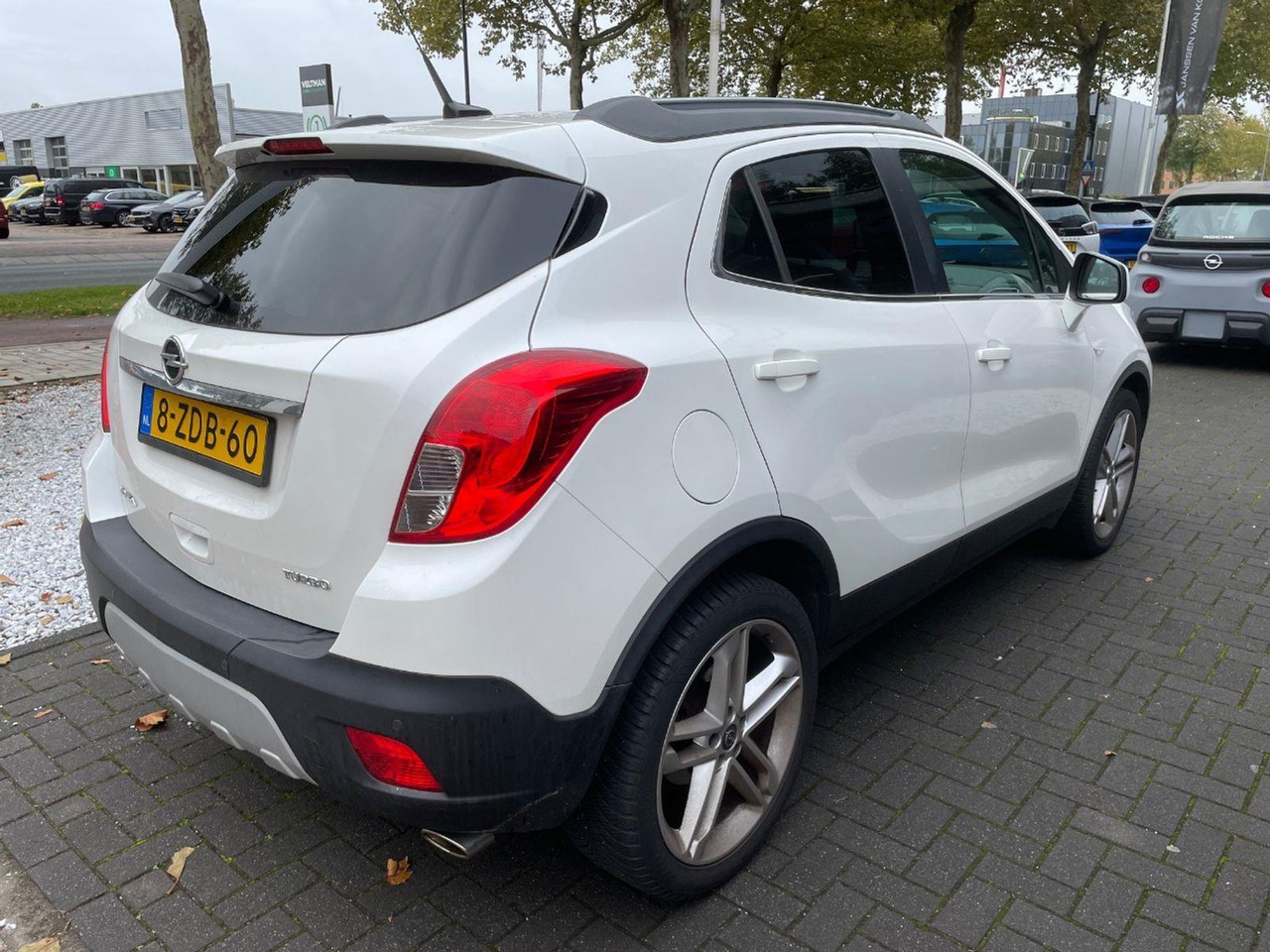 Opel Mokka 1.4 T Cosmo | 2014 | 98.606 km | 8ZDB60 | NAP: Logisch - SUV: Foto 4 Opel Mokka 1.4 T Cosmo | 2014 | 98.606 km | 8ZDB60 | NAP: Logisch - SUV: Foto 4