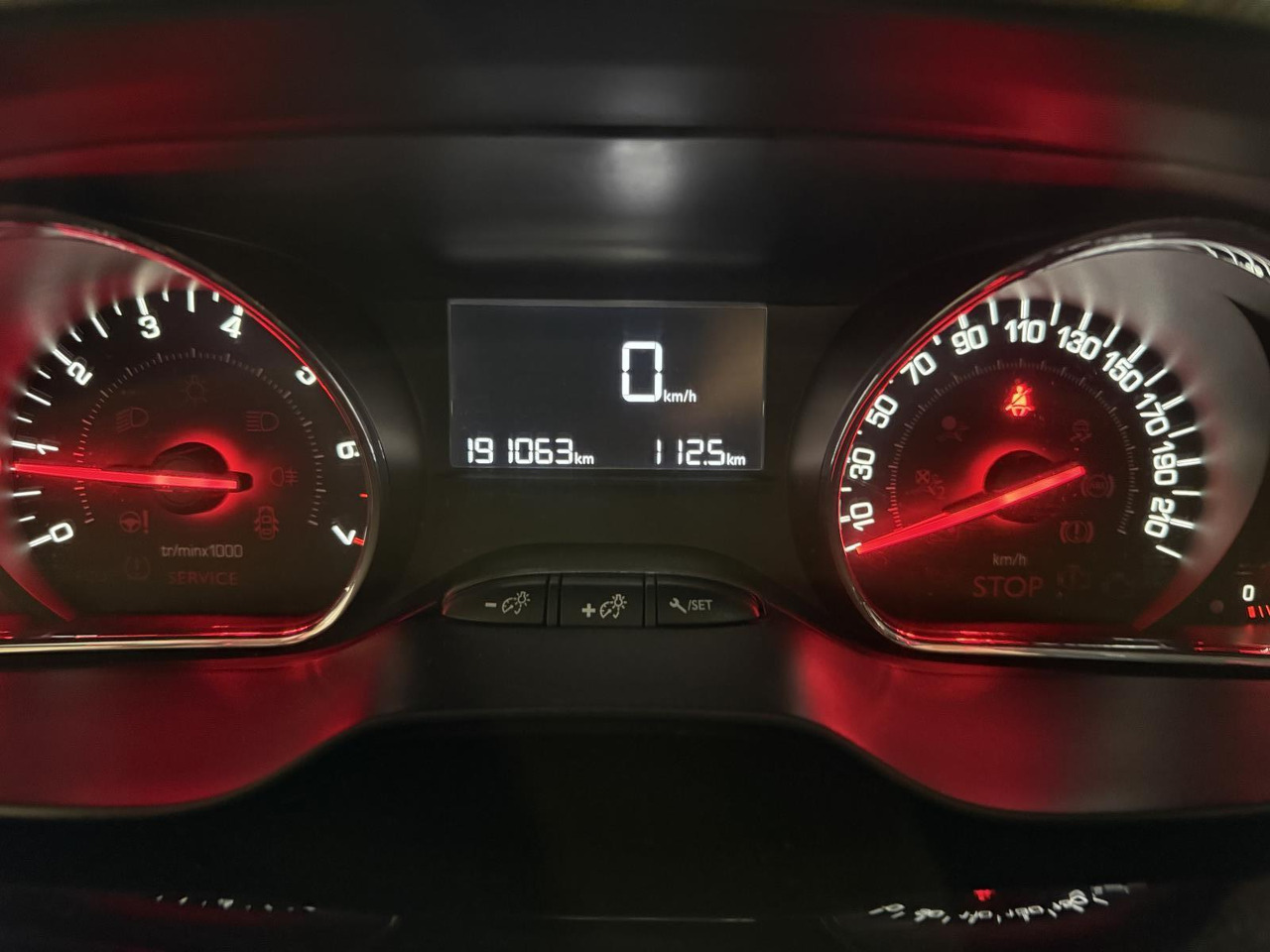 Peugeot | 208 | 1.2 VTi Style | 2014 | 191.063 km | 9XVB78 | Logisch - Hatchback: Foto 2 Peugeot | 208 | 1.2 VTi Style | 2014 | 191.063 km | 9XVB78 | Logisch - Hatchback: Foto 2