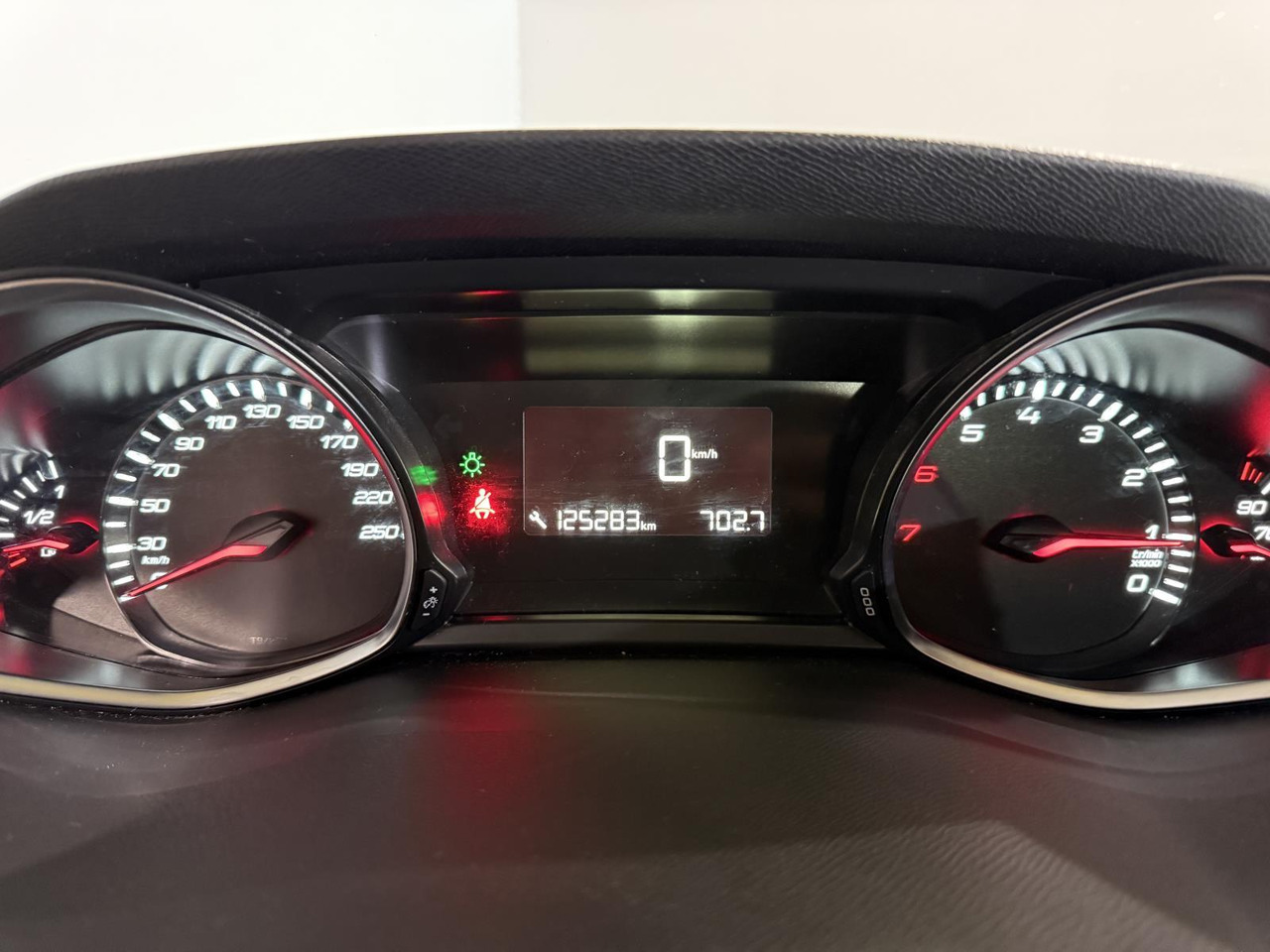 Peugeot | 308 SW | 1.2 PureTech Blue Lion | 2017 | 125.283 km | NL320L | Logisch - Automobil: Foto 5 Peugeot | 308 SW | 1.2 PureTech Blue Lion | 2017 | 125.283 km | NL320L | Logisch - Automobil: Foto 5